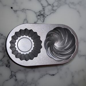 Nordic Ware - Cute Cupcake Pan - Cast Aluminum - Giant Cupcake - 6 Cup